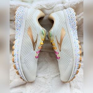Brooks Women's Multicolor Running Shoes